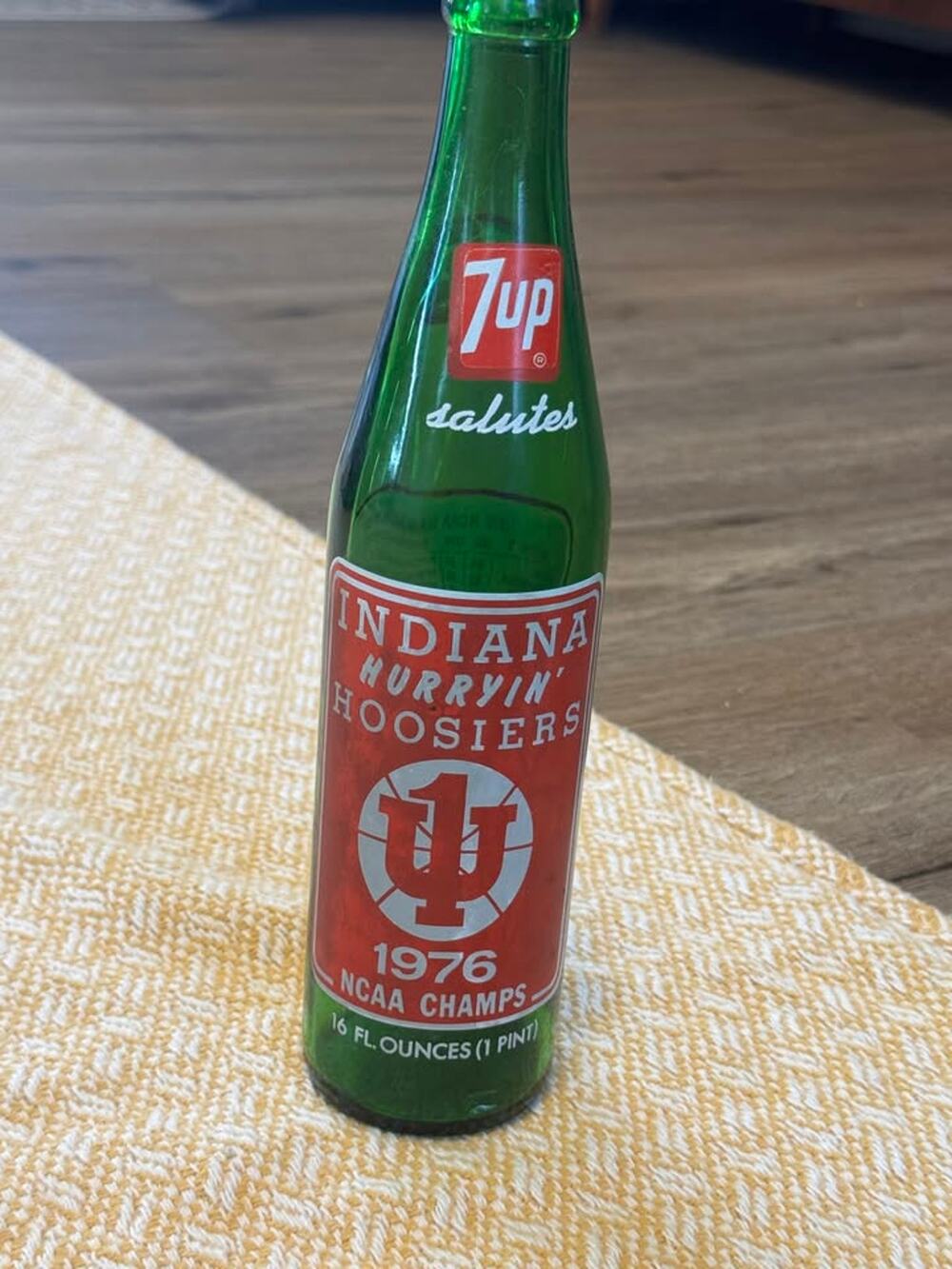 1976 7UP “Salutes Indiana Hurryin’ Hoosiers” commemorative bottle